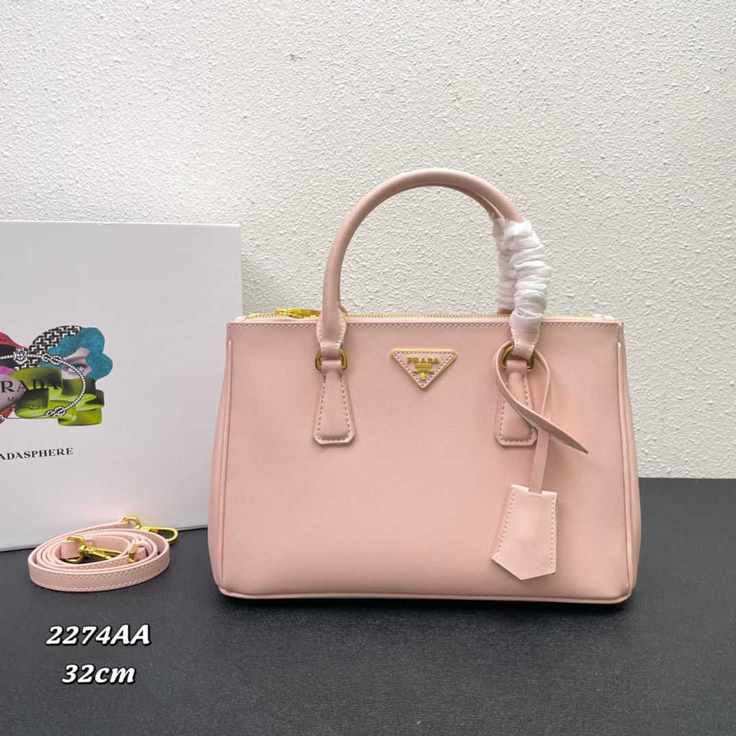 Pra*a shopping bags